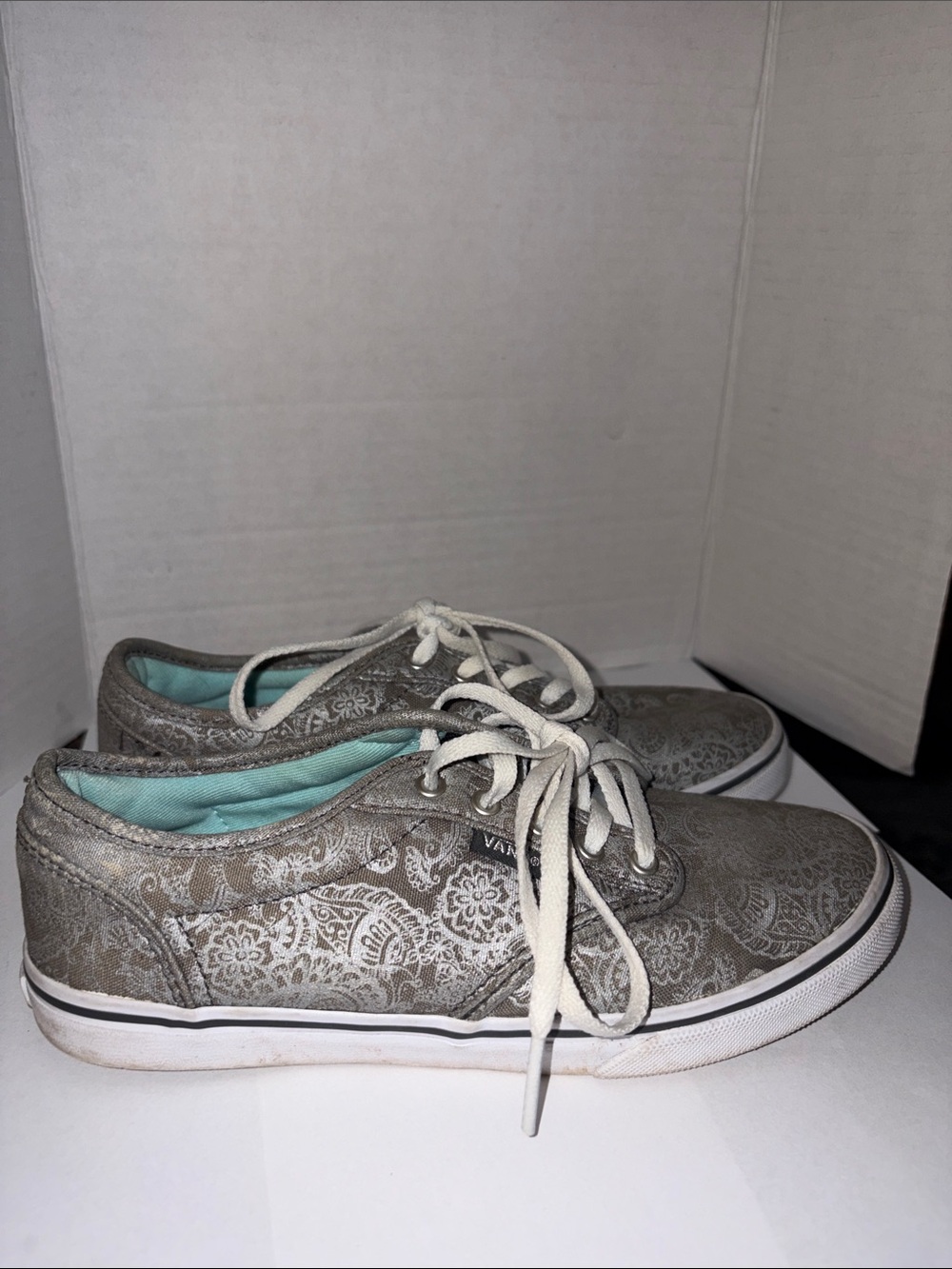 Vans Women's Taupe Floral Lace-Print Low-Top Sneakers with Light Blue Lining
